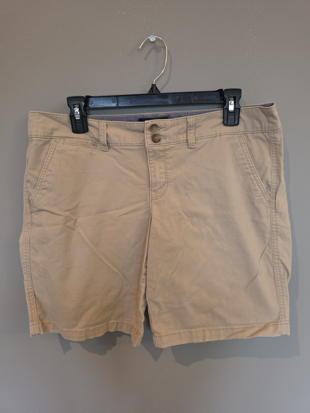 American Eagle Outfitters Women's Beige/Tan Chino Shorts